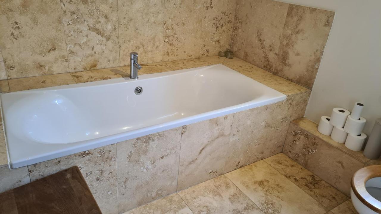 Narnia Villa Wem Kültér fotó