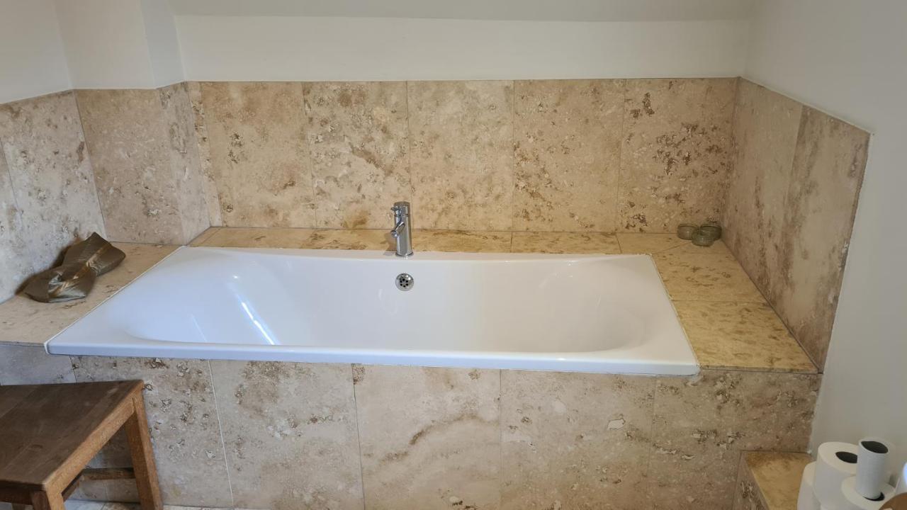 Narnia Villa Wem Kültér fotó